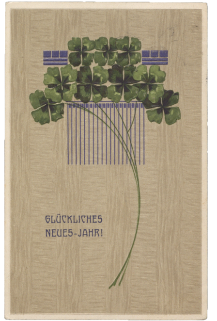 Foto einer Postkarte mit dem Schriftzug „Glückliches Neues-Jahr!“ und einem Strauß von vierblättrigen Kleeblättern.