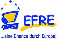 EFRE Logo: Ein stilisiertes blaues Männchen vor einem blau-gelben Bildschirm, darüber blaue und gelbe Sterne, daneben der blaue Schriftzug "EFRE", gelb unterstrichen, darunter der blaue Schriftzug "...eine Chance durch Europa!"