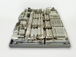 Tausende silbrig-graue, mechanische Schaltglieder sind das Herz des ersten Computers Zuse Z1. Sie sind in einen Metallrahmen montiert.