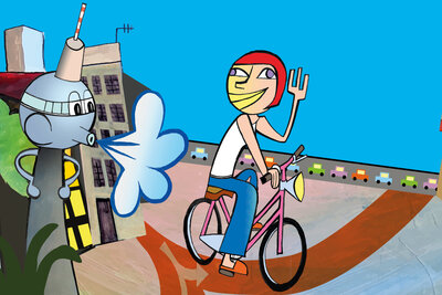Im Comicstil ist vor blauem Himmel eine Radfahrerin zu sehen, die auf einem Radweg in der Stadt fährt. Ein vermenschlichter Berliner Fernsehturm pustet ihr Rückenwind zu. Am Horizont eine Straße mit vielen Autos und Häuser.