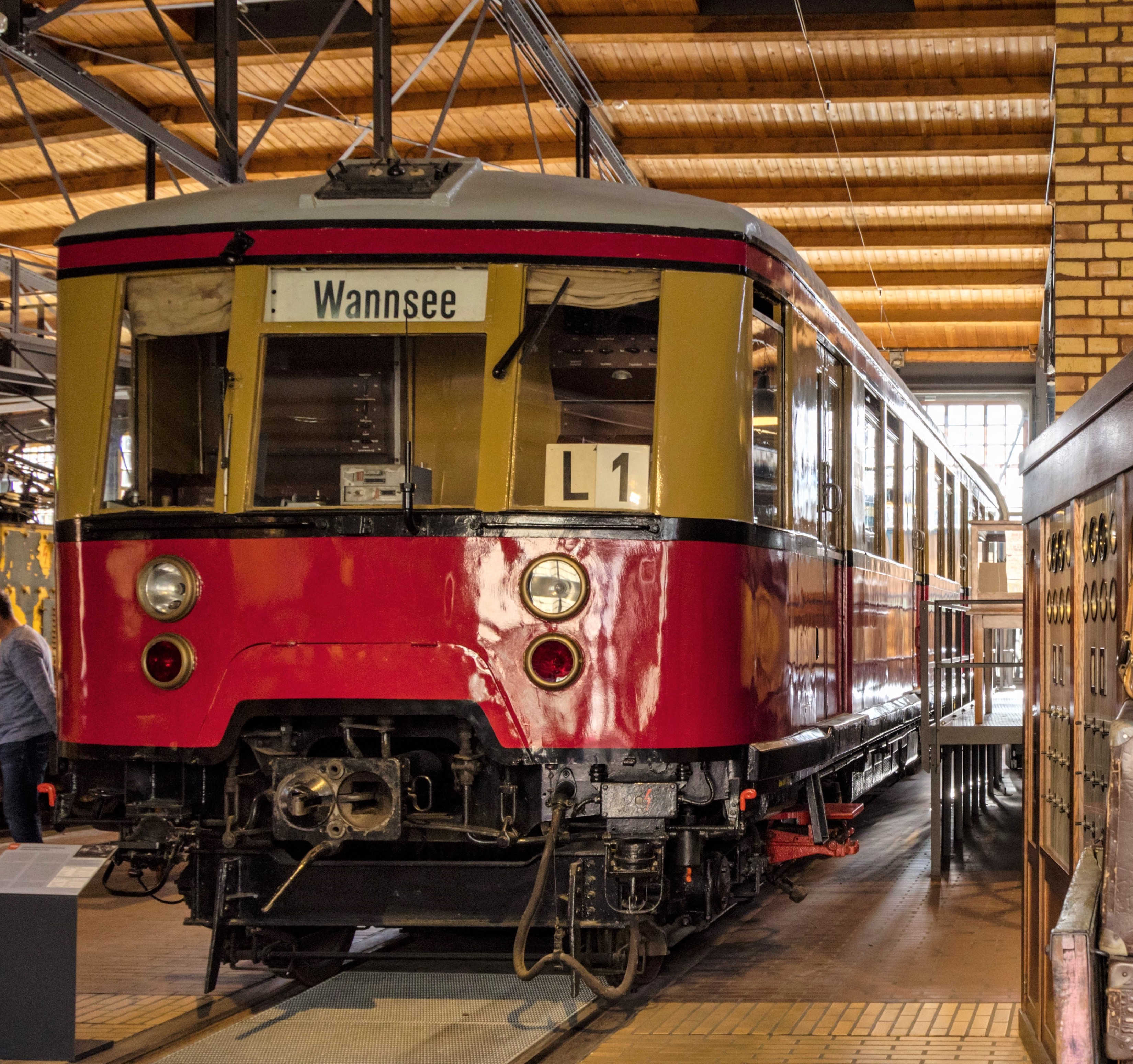 Der S-Bahn-Wagen 276 035 in der Dauerausstellung